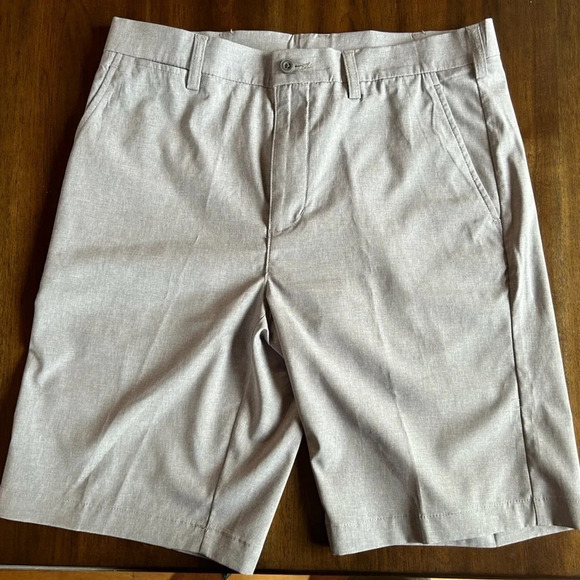 NWOT PGA Tour golf shorts - Picture 1 of 3